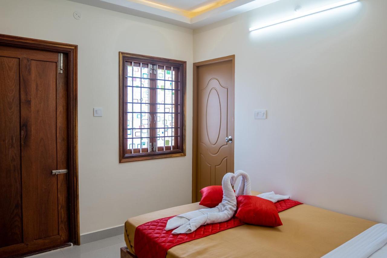 Le Suresh Guest House Пондичери Екстериор снимка