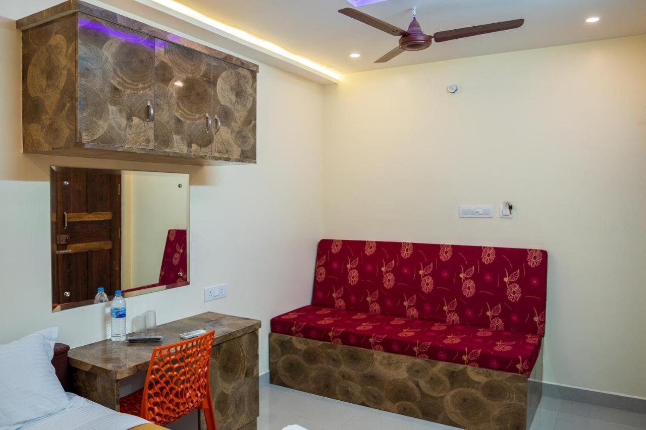Le Suresh Guest House Пондичери Екстериор снимка