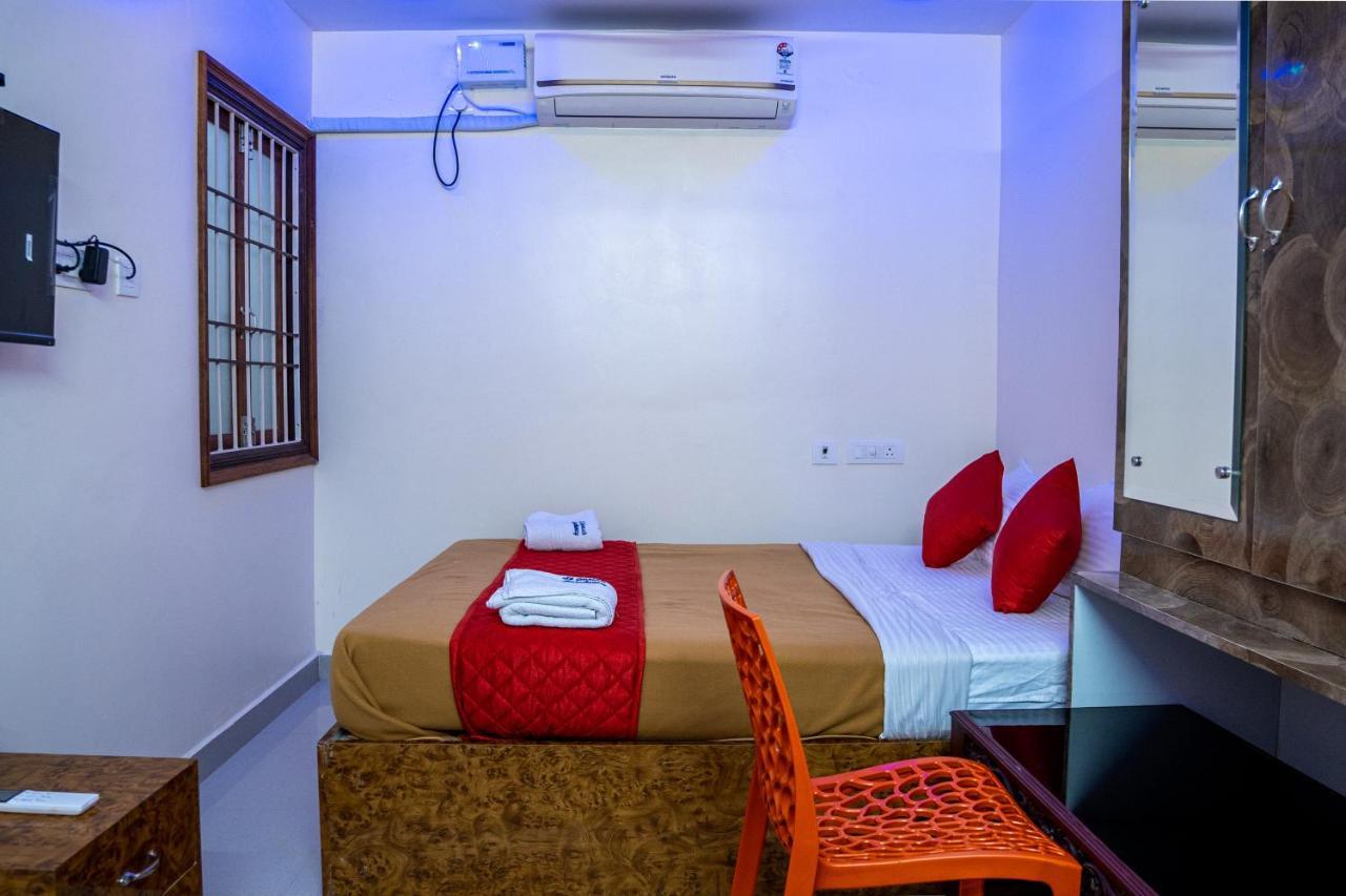 Le Suresh Guest House Пондичери Екстериор снимка