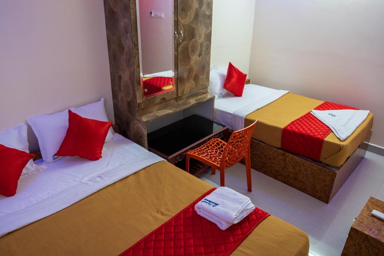 Le Suresh Guest House Пондичери Екстериор снимка