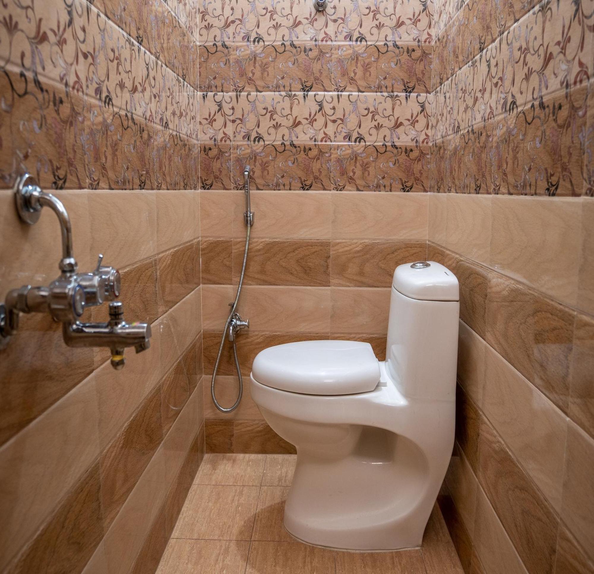 Le Suresh Guest House Пондичери Екстериор снимка